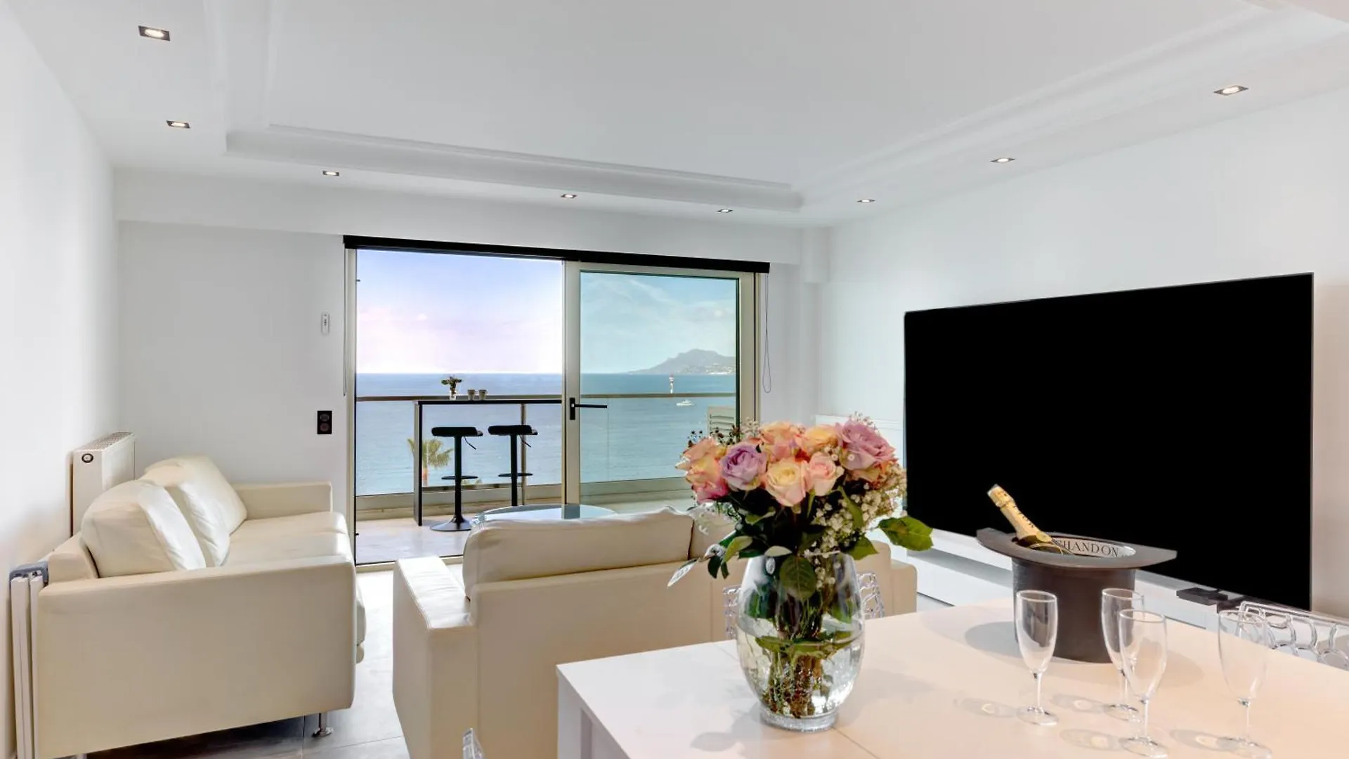 Croisette Sea View Apartment Cannes